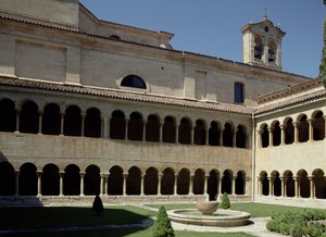 Vista a través del doble claustro de Spanish School